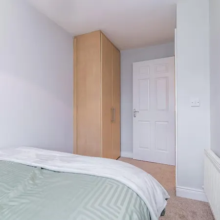 Holywell Rise * Swords