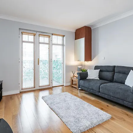 Holywell Rise Apartment *