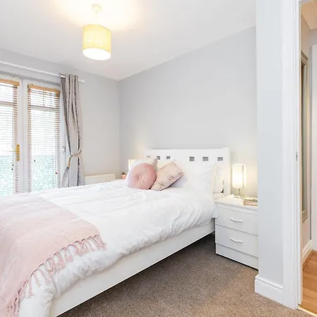 Holywell Rise Apartment *