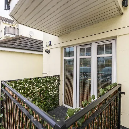 Holywell Rise Apartment *
