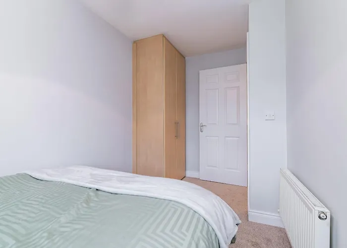 Holywell Rise * Swords