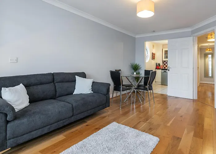 Holywell Rise * Swords